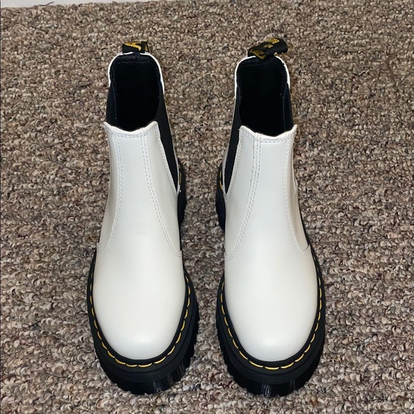 Unisex New Dr. Martens White Quad Smooth Leather Platform Chelsea Boots M4 W5 - Picture 3 of 10